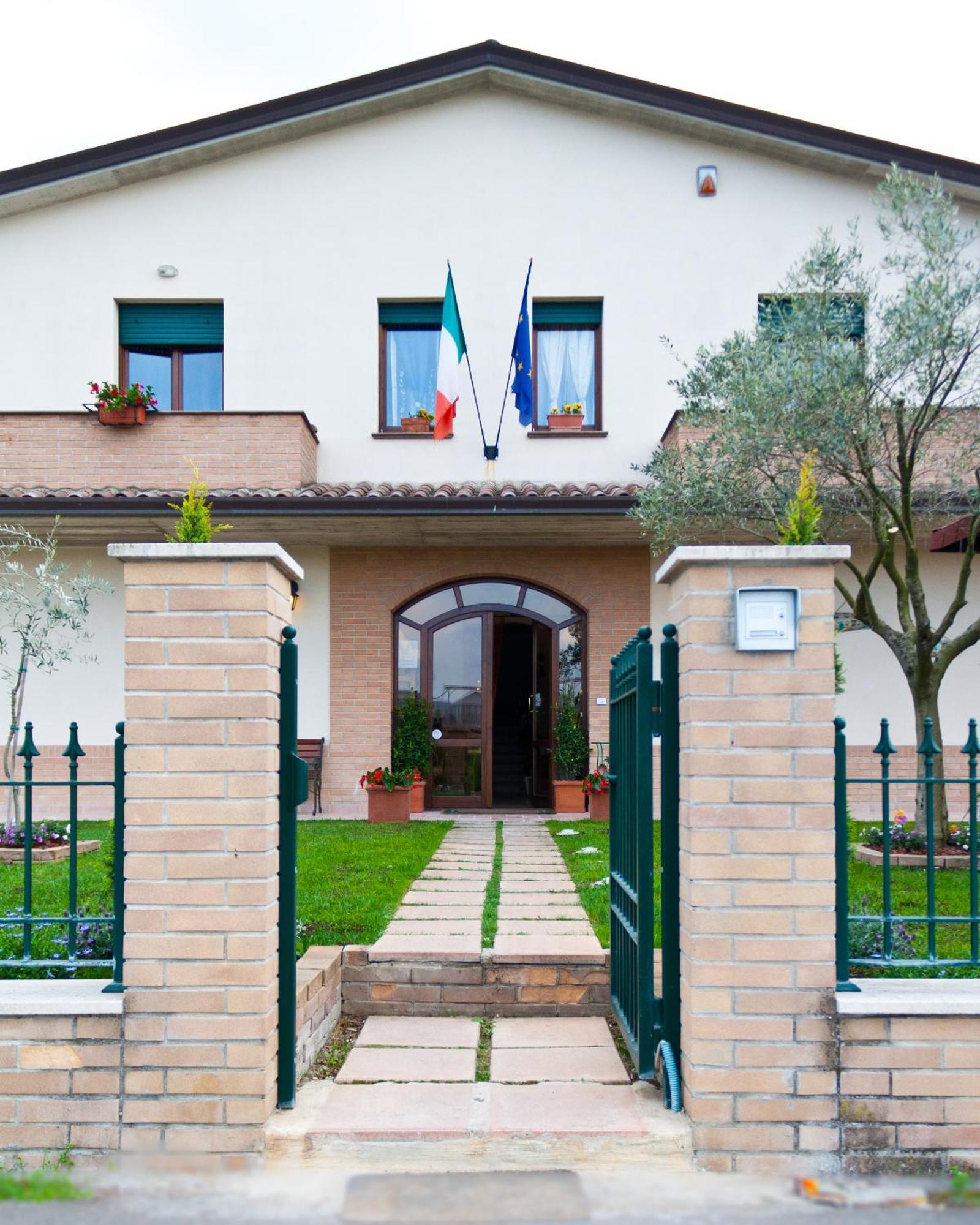 باستيا أومبرا P&P Assisi Camere المظهر الخارجي الصورة